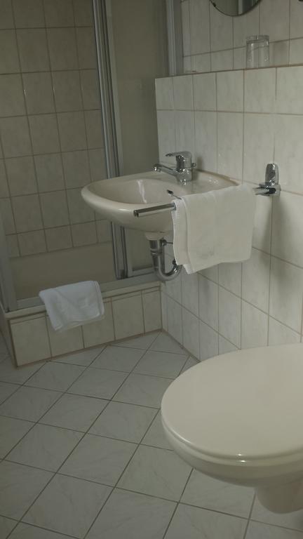 Hotel Restaurant Platamon Фойхтванген Стая снимка