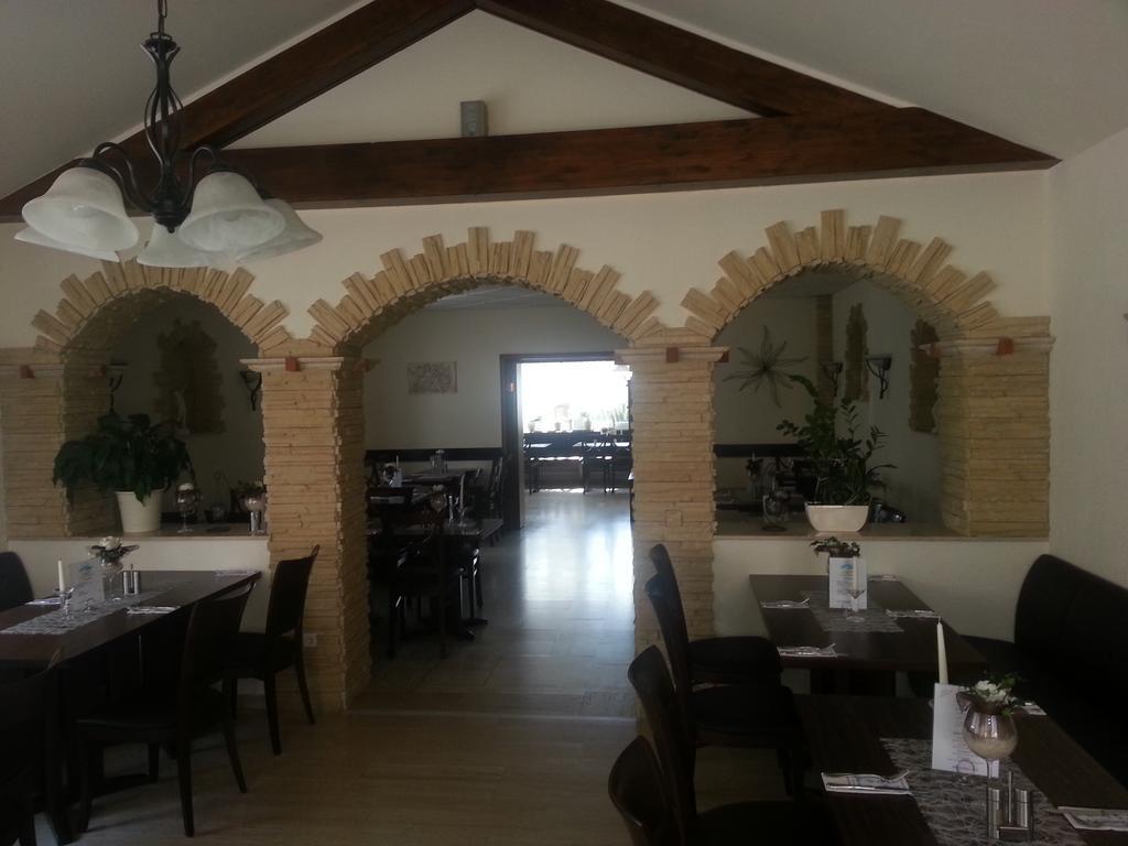 Hotel Restaurant Platamon Фойхтванген Екстериор снимка